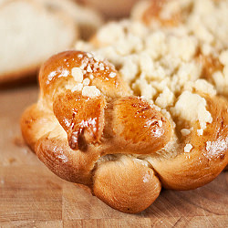 Challah with Crumble