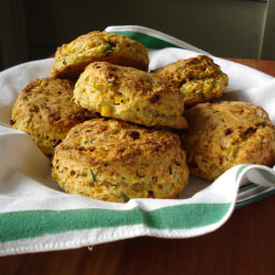 Chili, Cheese & Tomato-Pesto Biscuit