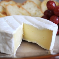 Brie Served w/ Crostini and Grapes