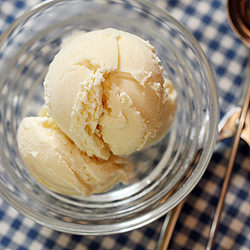 Homemade Vanilla Ice Cream