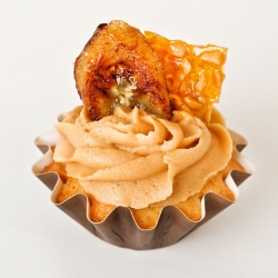 Peanut Butter Cupcakes with Praline