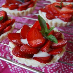 Summer Strawberry Cream Pie