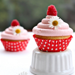 Lemon Cupcakes with Raspberry Cream