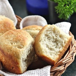 Yeasted Banana Cardamom Bread Rolls