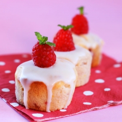 Raspberry Buttermilk Cupcakes