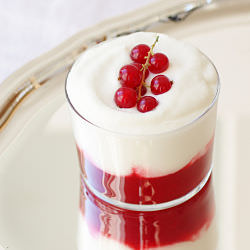 Redcurrant an Coco Mousse