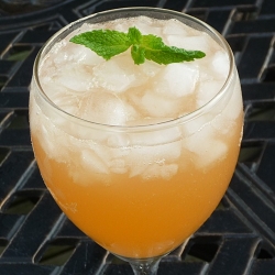 Frosty Cool Peach Mojito