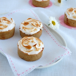 Little Strawberry Meringue Tarts