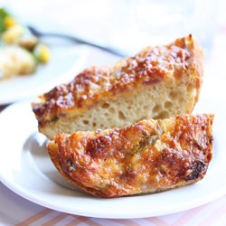 Gooey Cheddar Bread