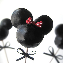 Bakerella’s MickeyMouse Cake Pops