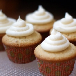 Almond Sour Cream Olive Oil Cupcake