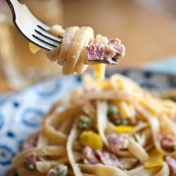 Fettuccine with Prosciutto and Peas