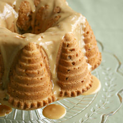 Apple-Beer Bundt w/ Dulce de Leche