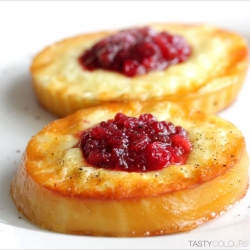 Oscypek with Lingonberry Preserves