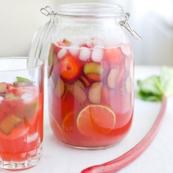 Rhubarb & Strawberry Lemonade