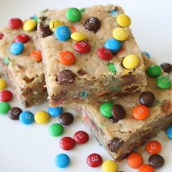 Samoa M&M Blondies