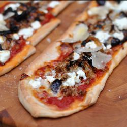 Pizza w/ Ground Goat & Goat Cheese