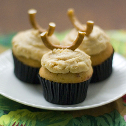 Burnt Butter Pecan Pretzel Cakes