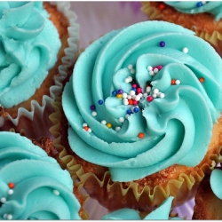 White Cupcakes w/ Buttercream Icing