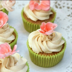 Chai Cupcakes with Blackberry