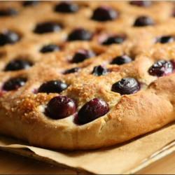 Focaccia with Grapes / Schiacciata