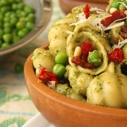 Walnut Parsley Pasta Pesto Salad