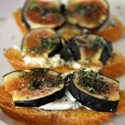 Crostini with Figs and Gorgonzola