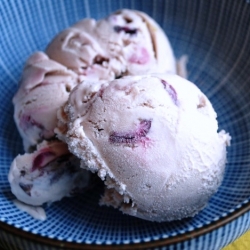 Homemade Concord Grape Ice Cream