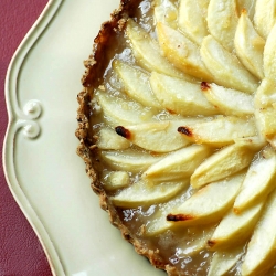 Pear Tart with Pecan Crust