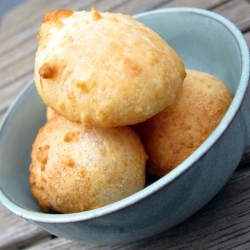 Cheesy Brazilian Pão de Queijo