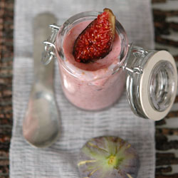 Yoghurt with figs