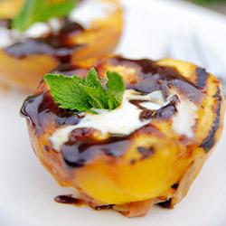 Grilled Peaches with Caramel Sauce