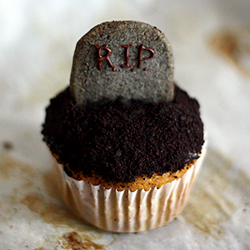 Graveyard Cupcakes