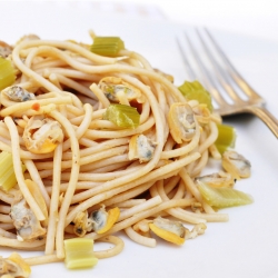 Spaghetti in White Clam Sauce