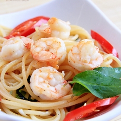 Spaghetti With Laksa Leaves