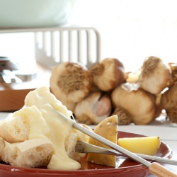 Moitié-Moitié Swiss Fondue