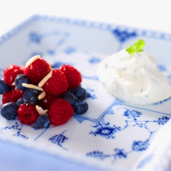 Fresh Berry Salad With Yoghurt