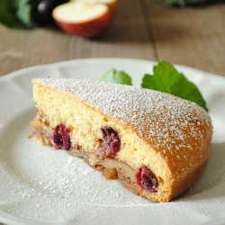 Apple & Strawberry Grape Cake