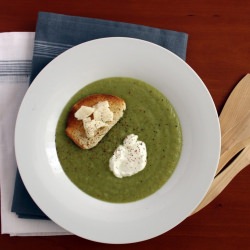 Green Vegetables Soup with Croutons