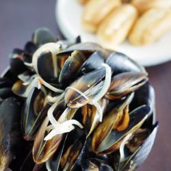 Garlic & Chilli Mussels