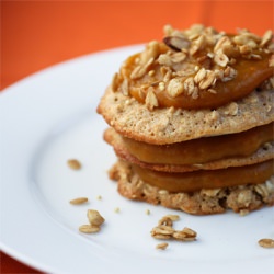 Baked Oatcake & Quick Pumpkin Sauce