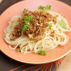 Spaghetti Con Pane e Acciughe