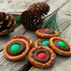 Holiday Pretzel Rings