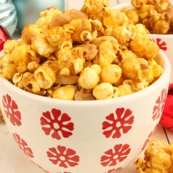 Salted Cashew Caramel Corn