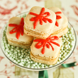 Christmas Present Box Macarons