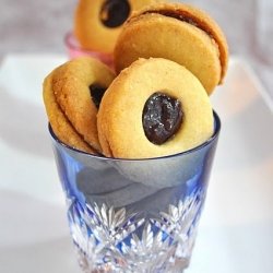 Strawberry Linzer Cookies