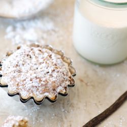 Hazelnut Tarts with Chocolate and Orange