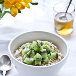 Jumbo Oats with Kiwi & Honey