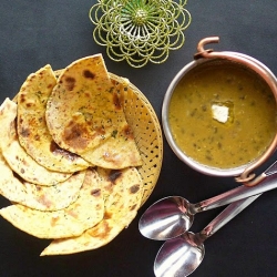 Dal Bukhara with Khasta Missi Roti