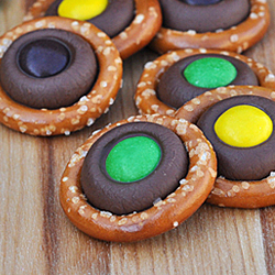 Superbowl Pretzel Rings